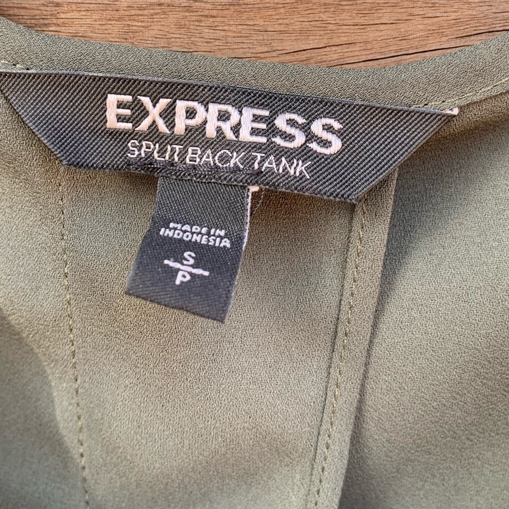 Express Split Back Top - NWOT - Picture 6 of 7